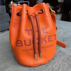 Marc Jacobs “The Bucket”, Orange
